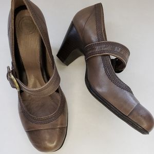 Nuture Ivie Leather Comfort Mary Jane Heel